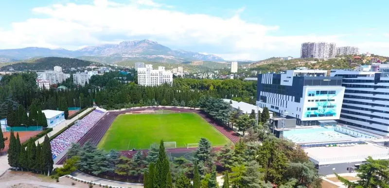 Иллюстрация №2 для новости «спортивные объекты: В Алуште ввели в эксплуатацию спортивный комплекс и гостиницу тренировочного центра Крымский»