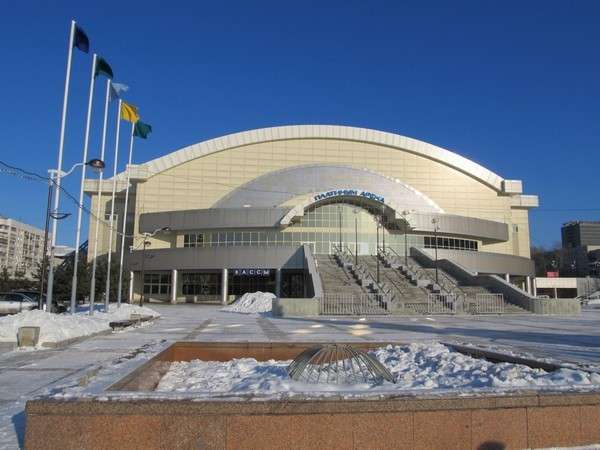 Платинум арена хабаровск. Хк Амур Арена. Платинум Арена Хабаровск осень. Платинум Арена со Свердловской заезд.