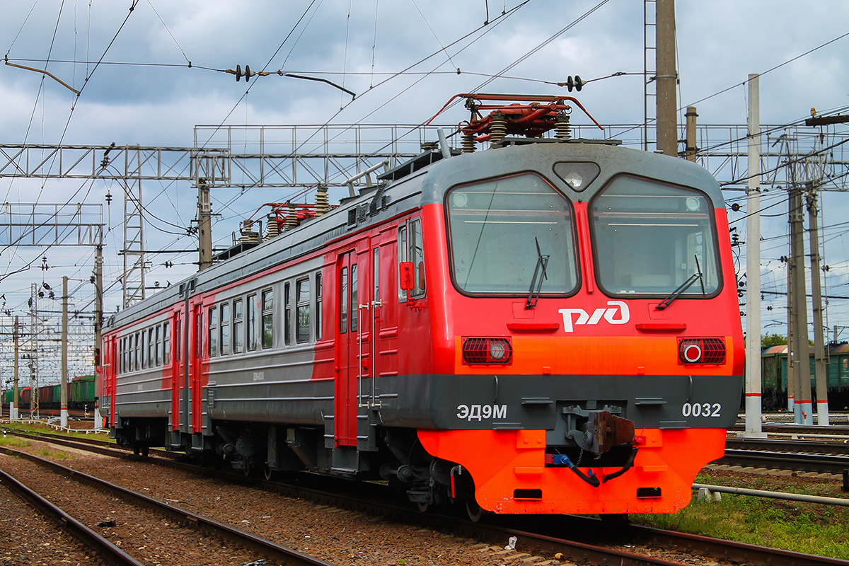 Мценск электричка. Эд9м 0001. Вагон эд9м. Эд9м 11 вагонов. РЖД электропоезд эд9м.