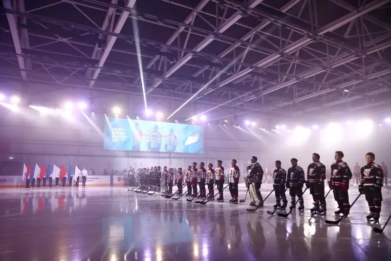 Картинка 6 для поста «Масштабным шоу на льду и хоккейным матчем открыт Ледовый дворец ВологдАрена»