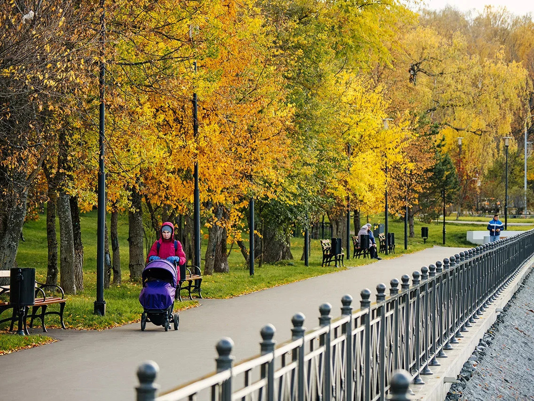 Красивые парки для прогулки. Парк Люблино. Люблинский парк Люблино. Люблинский парк набережная. Люблинский сквер, Москва.
