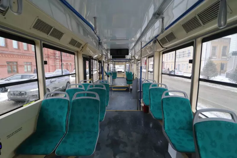 Фото #3 для новости «Челябинск: В Челябинске вышли на линию новые низкопольные трамваи»