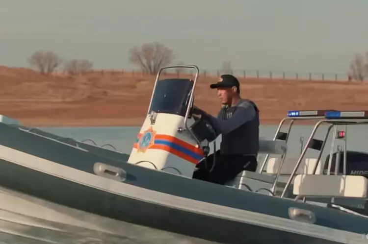 Картинка №1 для новости «Экспорт: Казахстанские спасатели получили новые российские катера»