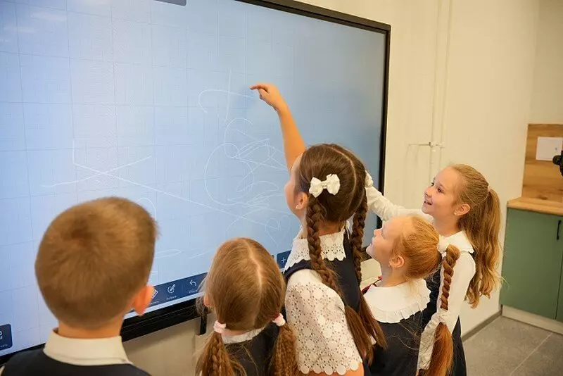 Изображение #1 для поста «Детские сады и школы: В Кирове распахнул двери новый корпус физмат лицея»