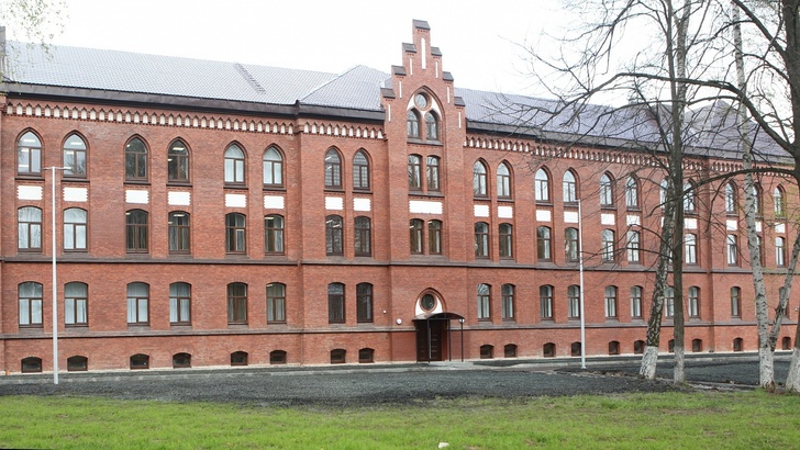 В городе Гусеве Калининградской области военные строители отреставрировали казарму на 250 мест