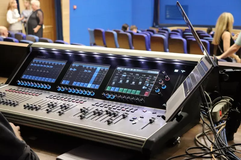 3 для поста «Общество: В Ульяновске открылось новое здание театра юного зрителя»