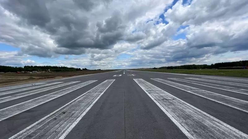 Фото #2 для поста «аэропорт: В Магнитогорском аэропорту завершена реконструкция взлётно посадочной полосы»