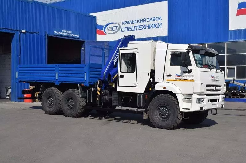 Иллюстрация 1 для поста «Производство: Завод спецтехники с Урала выпустил новые модели спецтехники с КМУ и новую КМУ»