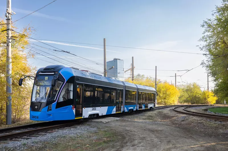В Волгограде запущено движение современных низкопольных трамваев по обновленному участку путей