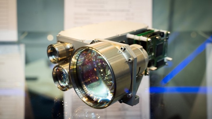 Лазерный дальномер-подсветчик НТЕВ.461321.011 на стенде компании "Квантовая оптика"