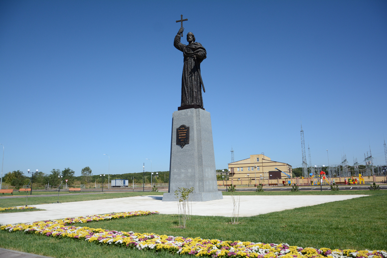 Владимирская площадь памятник святому Владимиру Ставрополь