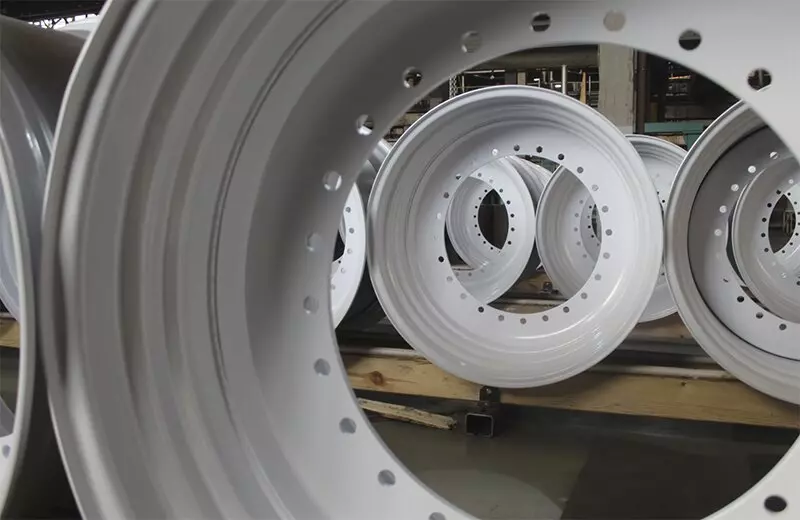 Завод тяжелых колесных дисков ЗТКД освоил выпуск нового колесного диска для тракторов