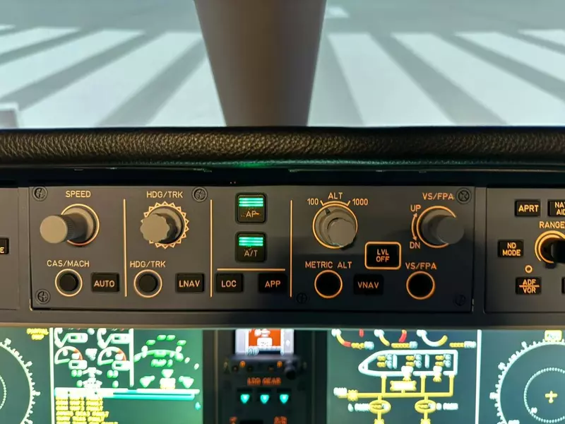 Яковлев и МИЭА разработали автопилот и автомат тяги для самолета 100