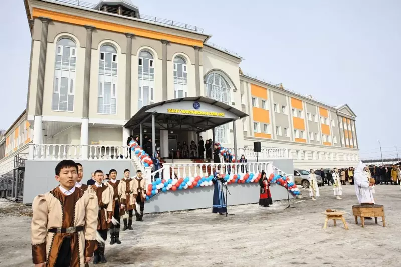 В селе Борогонцы Якутии открыто новое здание школы 2