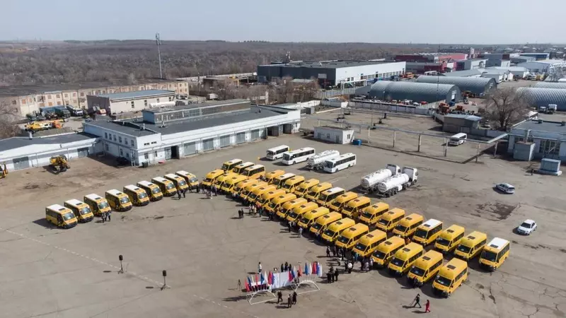 Сельским школам Оренбуржья вручили ключи от 46 ГАЗелей