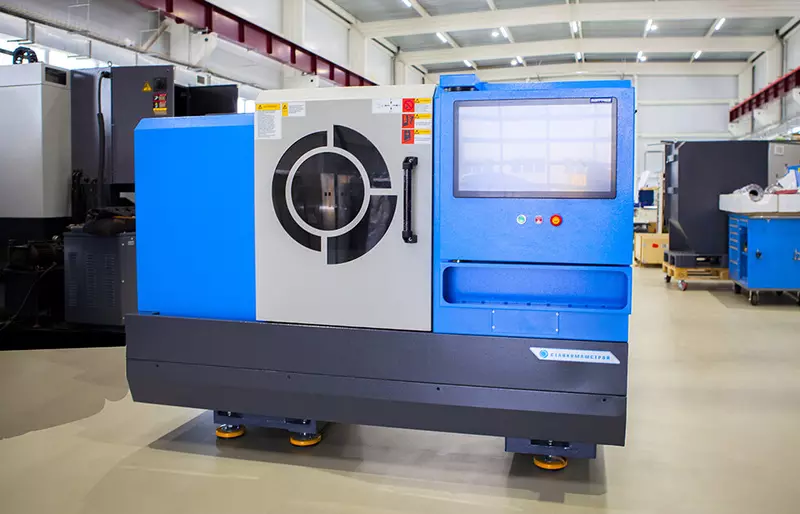 Пензенский СтанкоМашСтрой выпустил токарный станок с отечественной системой ЧПУ