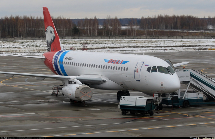 Авиакомпания «Ямал» получила очередной пассажирский самолет Сухой Суперджет 100