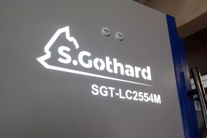 Обрабатывающий центр Gothard SGT-LC2554M.jpg