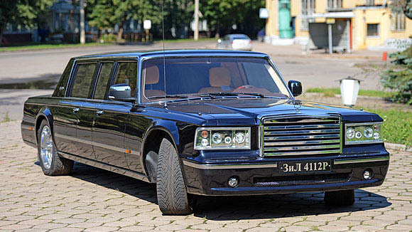 В распоряжении «Известий» оказались эксклюзивные фотографии нового российского лимузина ЗИЛ-4112Р