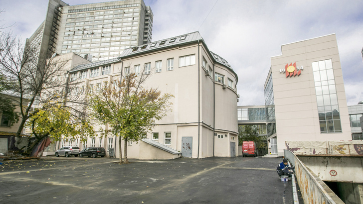 В свой 106-й день рождения Театральный институт имени Бориса Щукина получил новый корпус (на фото справа)