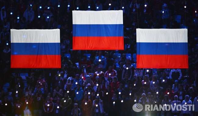Флаги России во время награждения призеров масс-старта