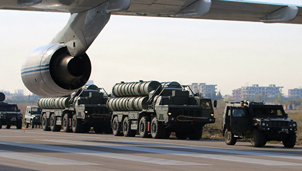 Зенитно-ракетные комплексы С-400 на российской авиабазе Хмеймим, Сирия. Архивное фото