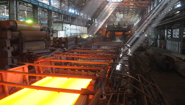 Листопрокатный стан в цехе Ашинского металлургического завода