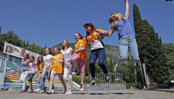 Дети в лагере Артек в Крыму