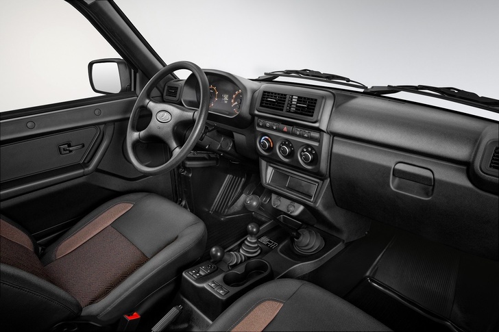 https://cdnimg.rg.ru/pril/article/179/62/92/LADA_4x4_Urban_Interior.jpg