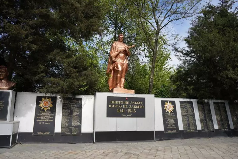 №4 для новости «благоустройство: Восстановлены мемориалы воинам освободителям Донбасса и Запорожской области»