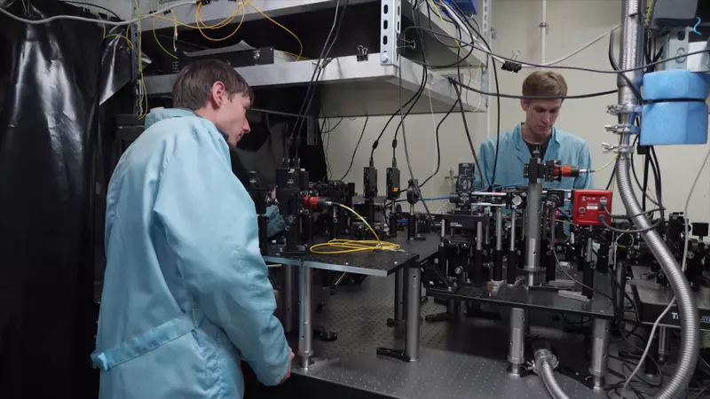 В России создали первый постоянный квантово каскадный лазер