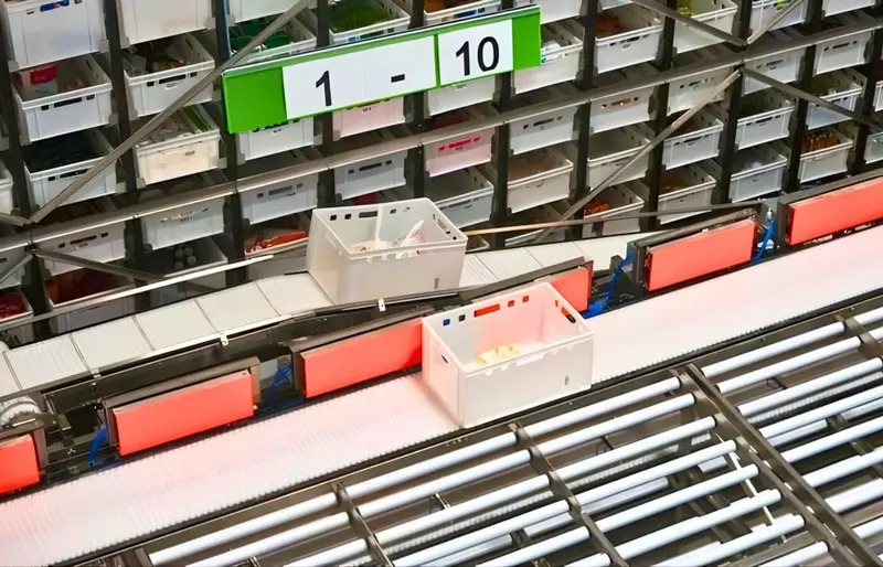 Иллюстрация #1 для новости «: В России запущен первый автоматизированный даркстор с долей роботизации 70»