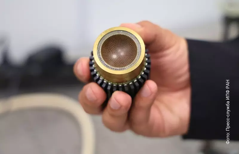 Ученые разработали и испытали первую сферическую многоэлементную антенну из пьезополимера