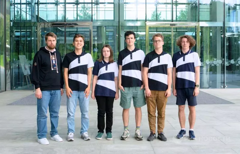 №1 для публикации «Образование: Российские школьники завоевали четыре медали 37 й Международной олимпиады по информатике»