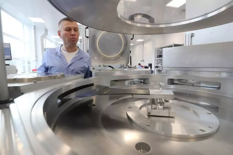 Фото №3 для поста «микроэлектроника: Создана установка плазмохимического осаждения на 300 мм кремниевых пластинах»