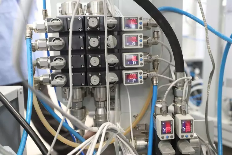 Фото №4 для публикации «полупроводники: Создана установка плазмохимического осаждения на 300 мм кремниевых пластинах»