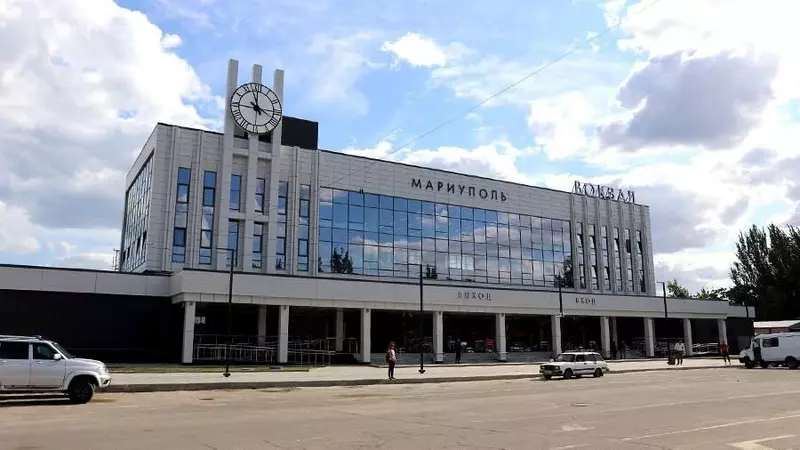 Картинка #1 для статьи «Транспорт: Железнодорожный вокзал в Мариуполе открылся после восстановления»