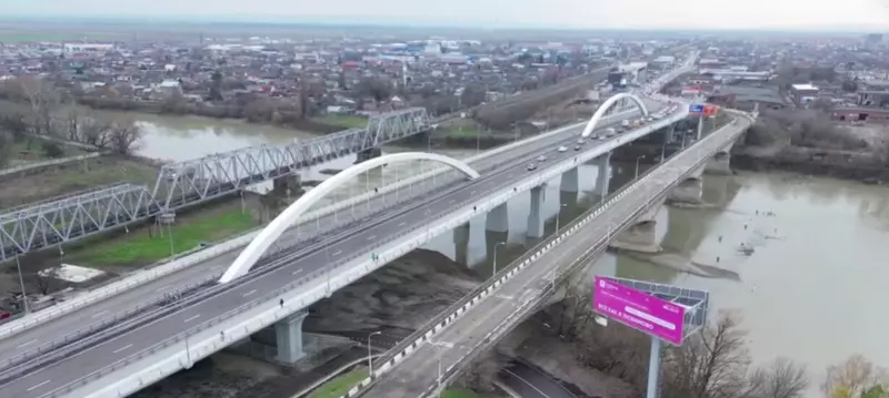 В Краснодаре полностью открыли движение по Яблоновскому мосту