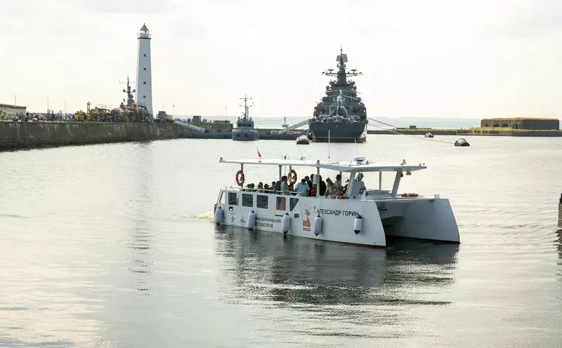 СЗ СПБ сдал катамаран Александр Горин проекта 12