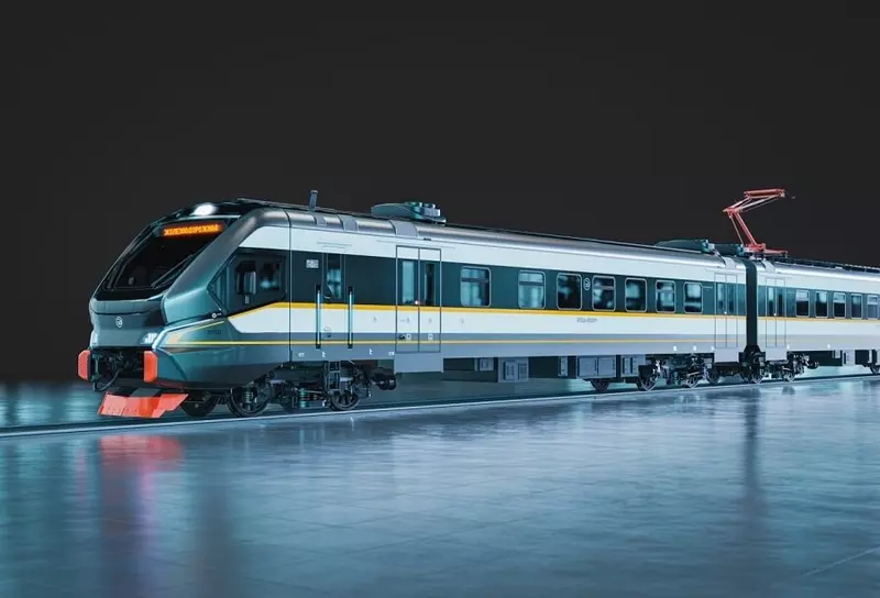 А вот наша электричка