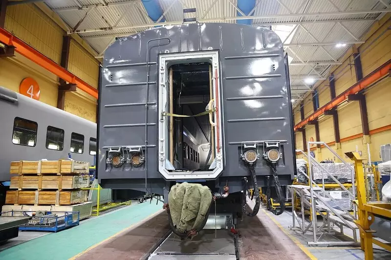 Видны магистрали (монтаж продолжается)