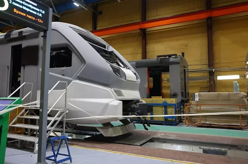 Картинка #7 для поста «Что сделали с новой электричкой ЭП2ДМ»