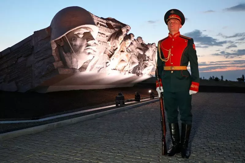 Картинка #14 для «На Донбассе после реконструкции открыли мемориал Саур Могила»