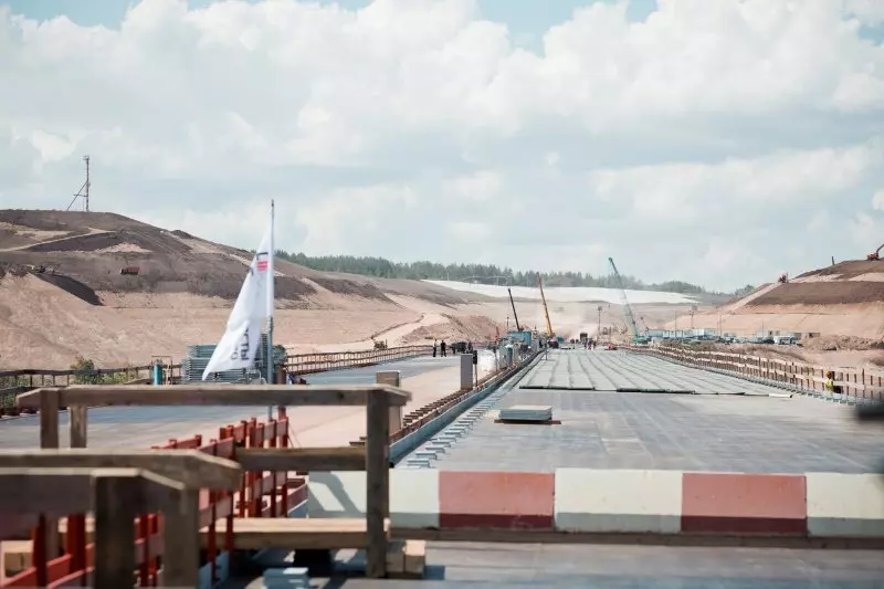 Иллюстрация №2 для публикации «новый мост: Надвижка пролётного строения самого длинного моста через Волгу на трассе М 12 завершена»