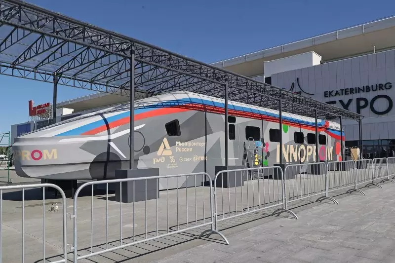 В Екатеринбурге показали макет головного вагона высокоскоростного поезда