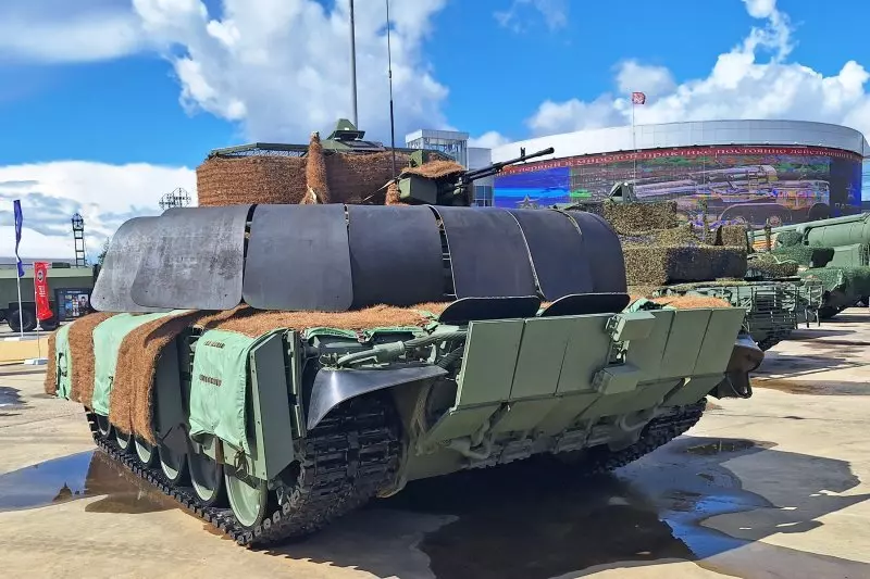 Опыт СВО танки с защитными лопухами показали на Армии 2024