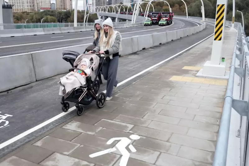 Фото 3 для «В Москве открыта новая дорога развязка между улицами Мосфильмовская и Лобачевского»