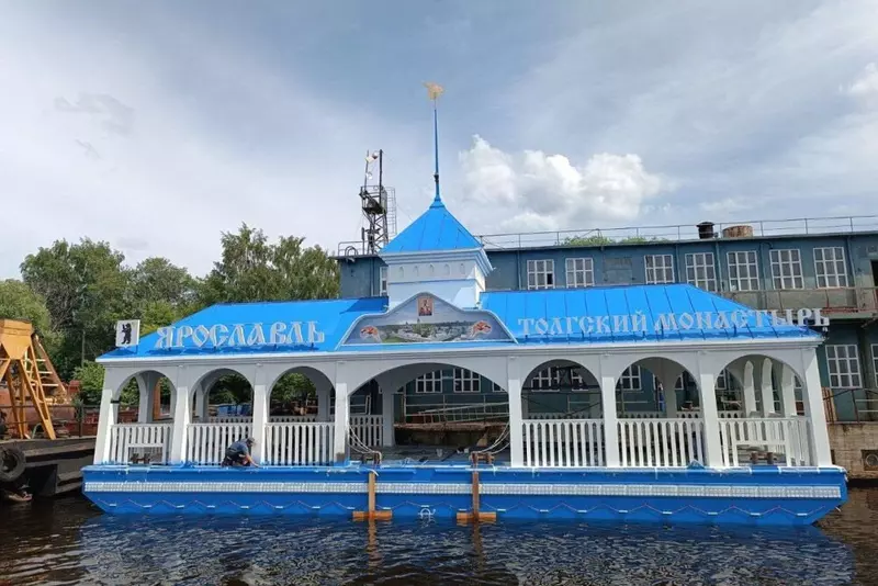 В Ярославле спустили на воду новый причал для теплоходов