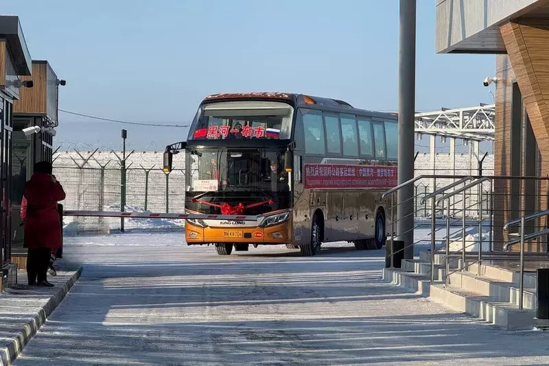 По мосту между Благовещенском и Хэйхэ поехали первые пассажирские автобусы
