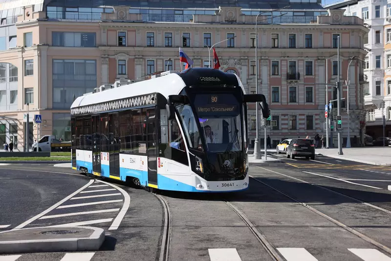 #1 для статьи «Транспорт: В Москве открыли первую в России трамвайную линию без контактной сети»